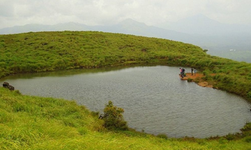 Luxury houseboat with tour package in alappuzha kerala