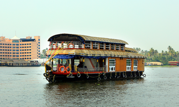 Luxury corporate houseboat packages in kerala
