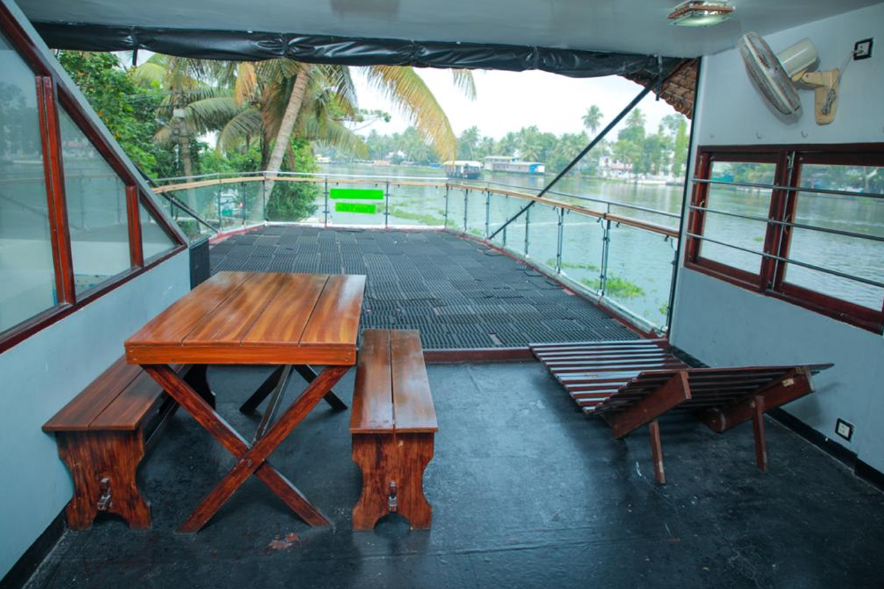 4 bedroom houseboat in alappuzha kerala price list